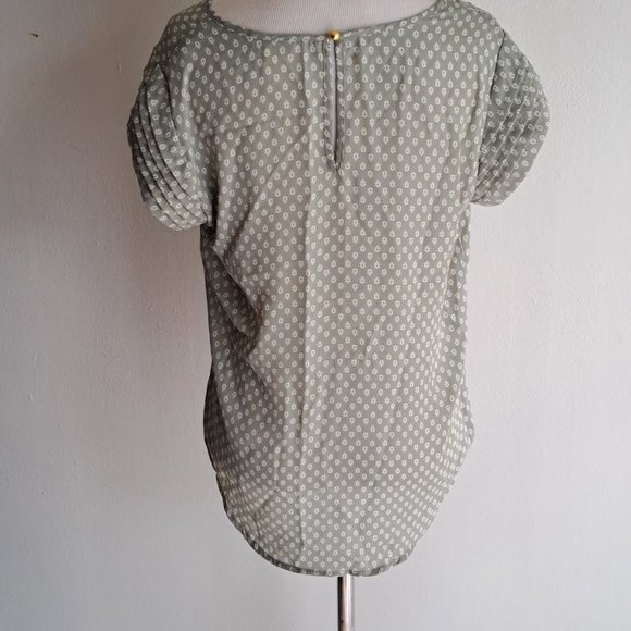 Lili White Blouse, Size M. - Picture 7 of 7